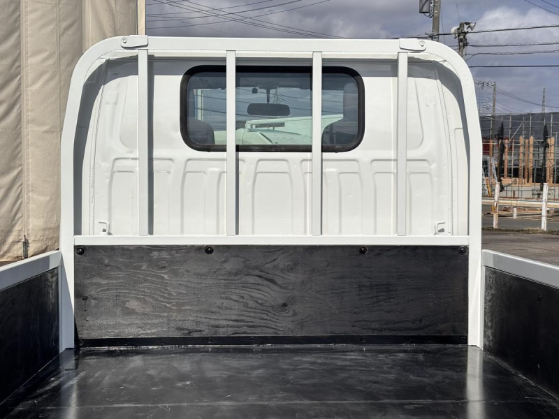 タイタン　10尺平ボディー　積載2000kg　AT車|中古トラックの販売・買取・査定のアイナビ