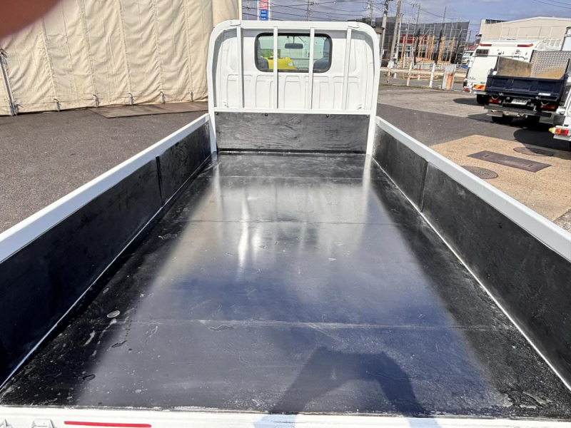 タイタン　10尺平ボディー　積載2000kg　AT車|中古トラックの販売・買取・査定のアイナビ