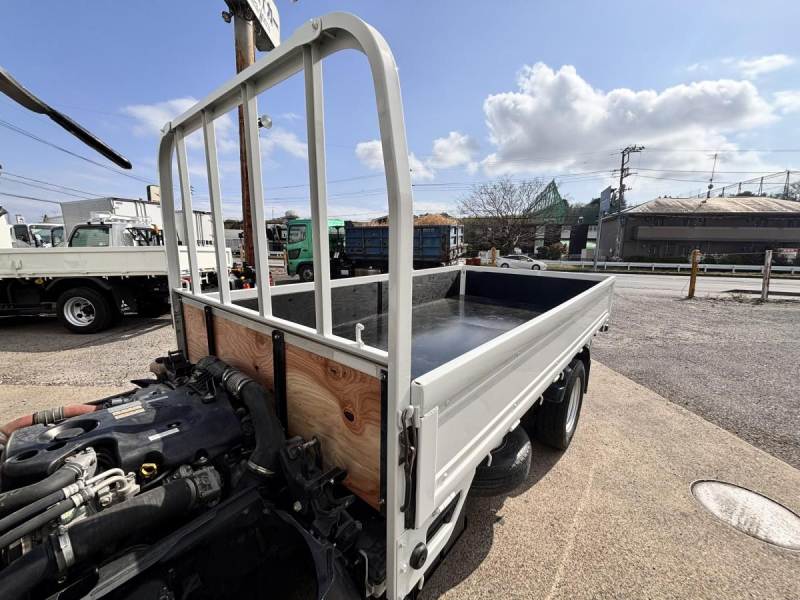 タイタン　10尺平ボディー　積載2000kg　AT車|中古トラックの販売・買取・査定のアイナビ