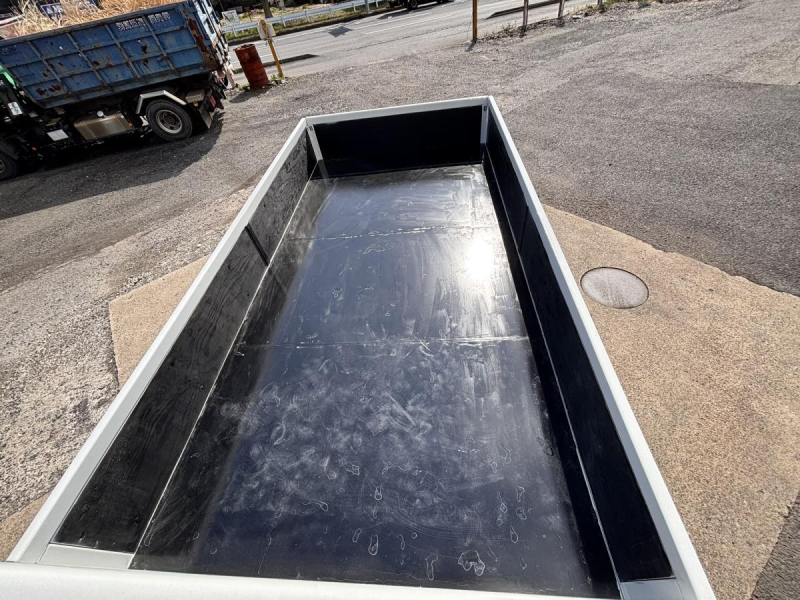 タイタン　10尺平ボディー　積載2000kg　AT車|中古トラックの販売・買取・査定のアイナビ