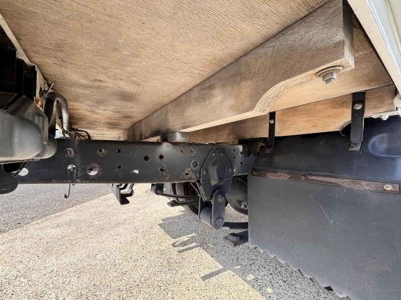 タイタン　10尺平ボディー　積載2000kg　AT車|中古トラックの販売・買取・査定のアイナビ