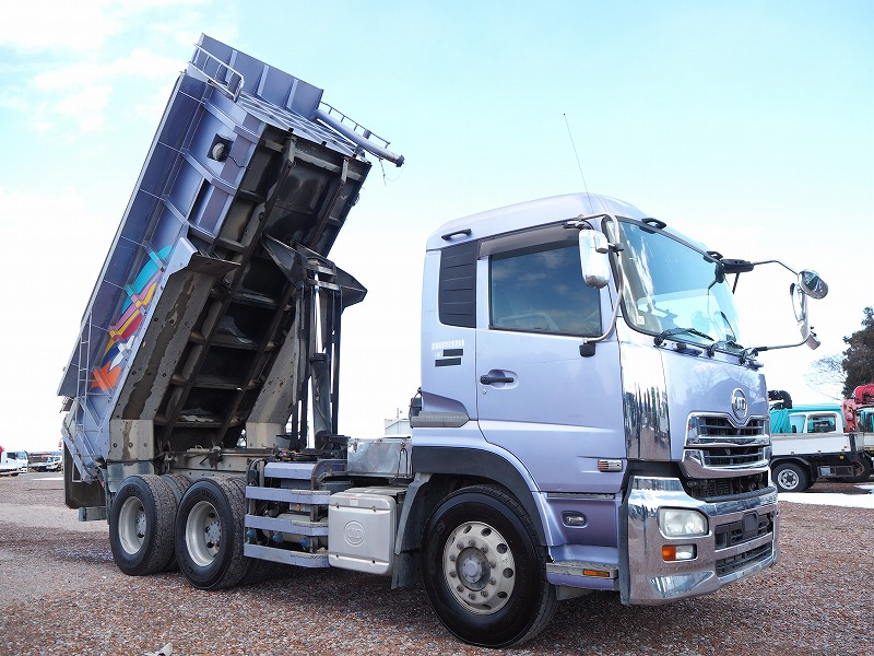 UDトラックス クオン 汚泥運搬車 汚泥ダンプ タンク車ステン張|中古トラックの販売・買取・査定のアイナビ