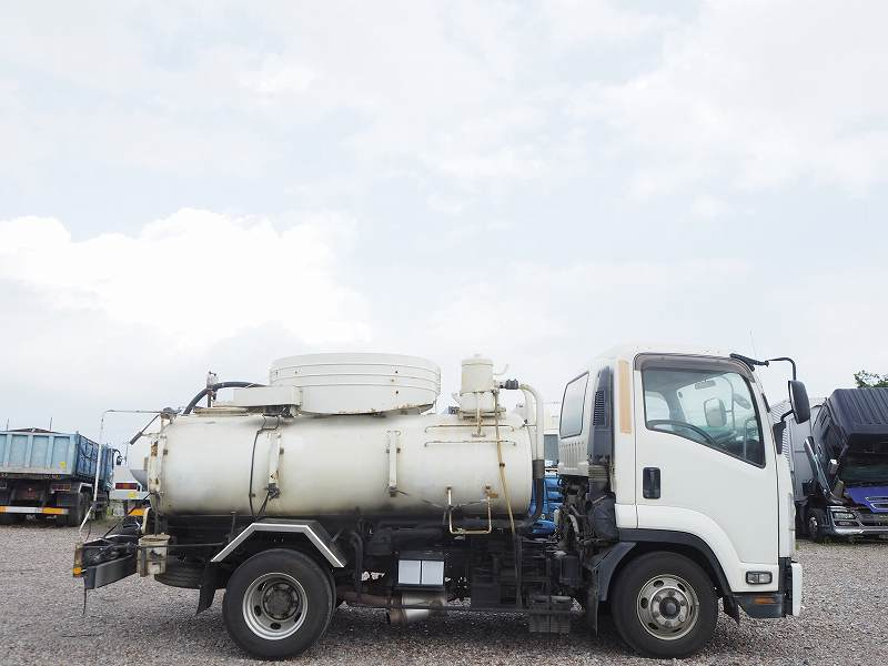 いすゞ フォワード モリタ製 バキュームカー 糞尿車 衛生車|中古トラックの販売・買取・査定のアイナビ