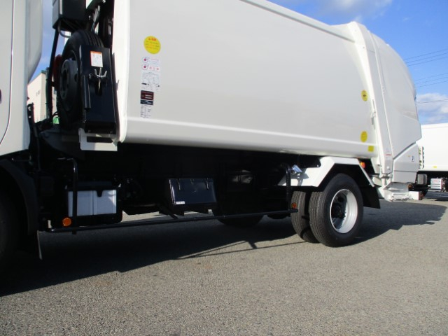R8　日野デュトロ　プレス式塵芥車8.3立米　※未使用車|中古トラックの販売・買取・査定のアイナビ