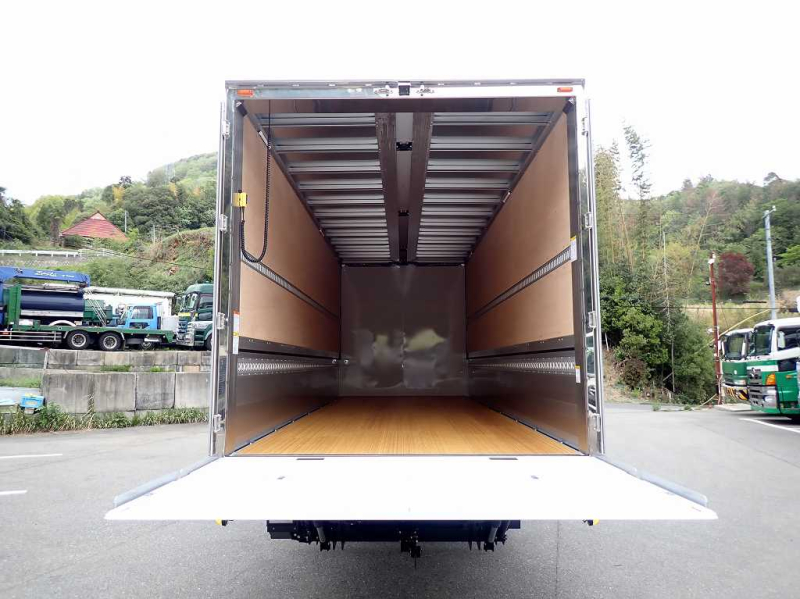 6.5t 格納ゲート l7200ワイド 後輪エアサス 融雪仕様 260PS|中古トラックの販売・買取・査定のアイナビ