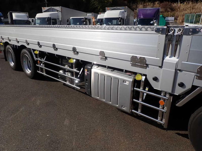 4軸低床　リアエアサス　14400積載　山田車体　9550|中古トラックの販売・買取・査定のアイナビ