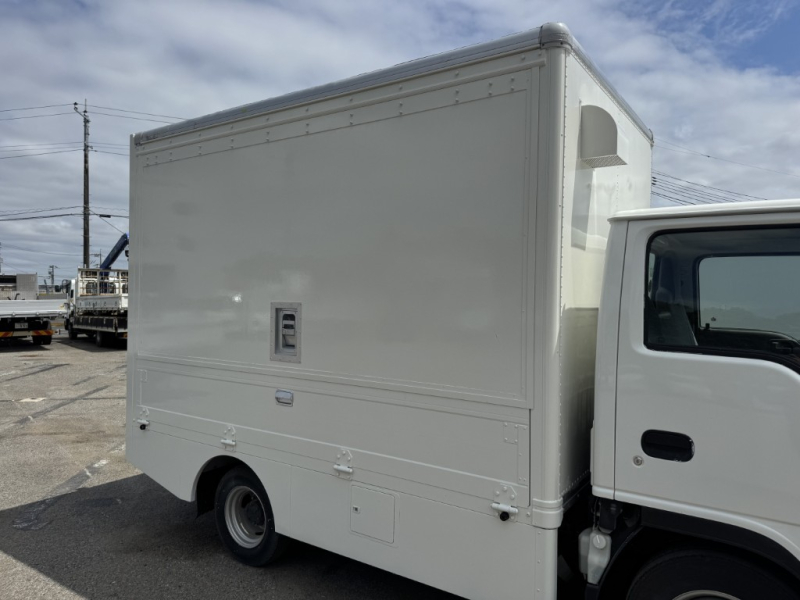 キッチンカー　廃熱ファン　換気扇　5t限定免許対応|中古トラックの販売・買取・査定のアイナビ