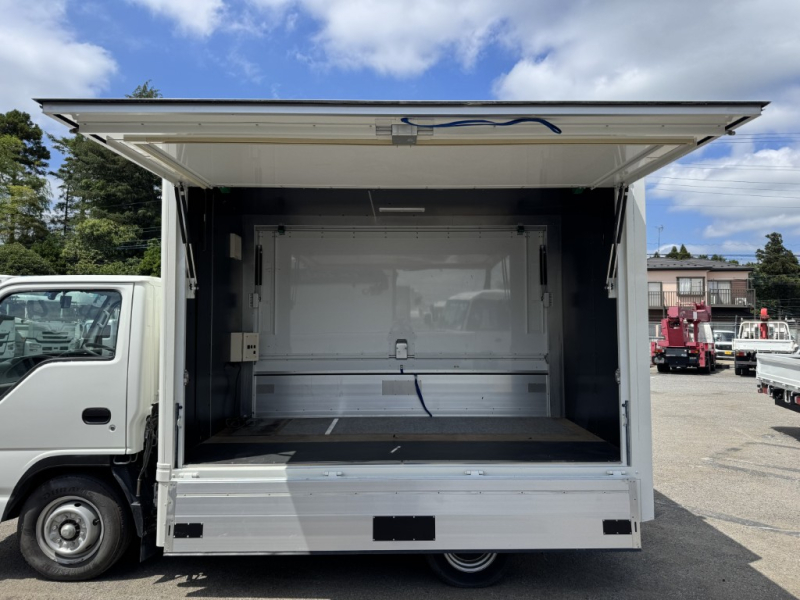 キッチンカー　廃熱ファン　換気扇　5t限定免許対応|中古トラックの販売・買取・査定のアイナビ