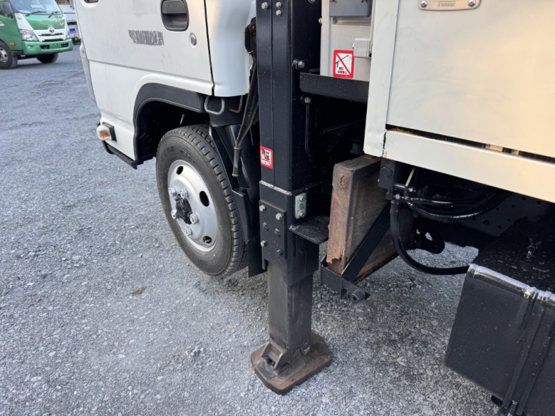 4WD アイチ SH10A 9.9m 絶縁バケット200 電工仕様 検付|中古トラックの販売・買取・査定のアイナビ