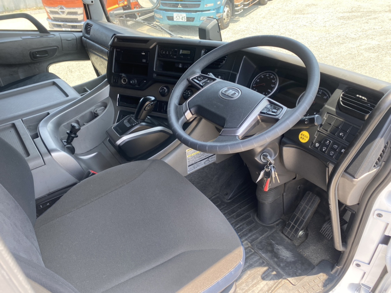 H30年式、クオン、ハイルーフトラクタ、車検付|中古トラックの販売・買取・査定のアイナビ