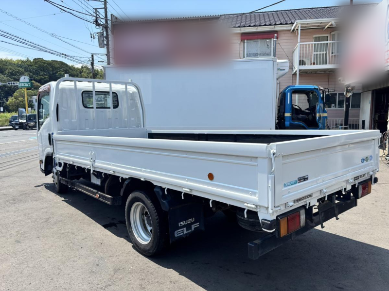 エルフ　標準ロング平ボディー　積載2000kg　MT5速|中古トラックの販売・買取・査定のアイナビ