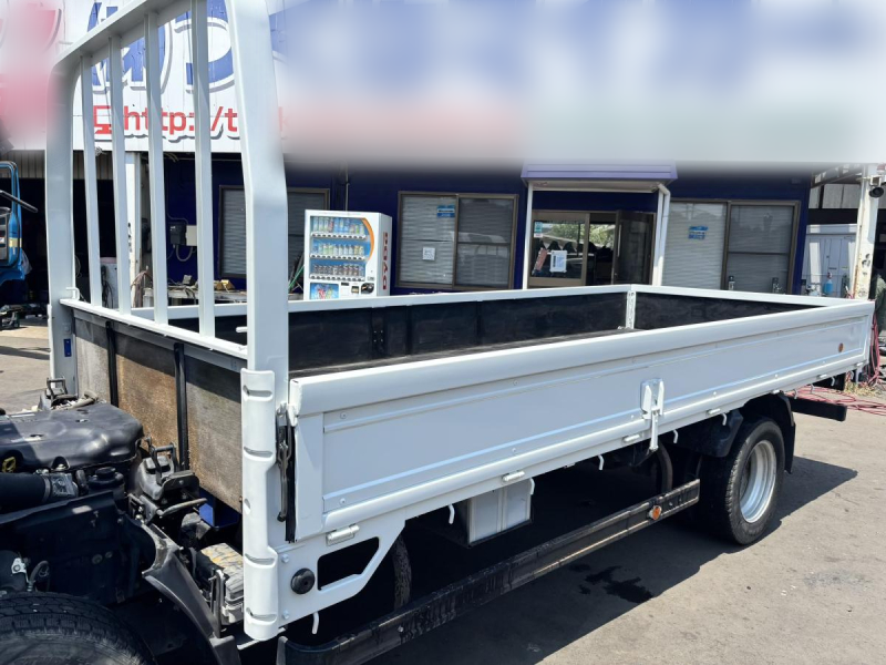 エルフ　標準ロング平ボディー　積載2000kg　MT5速|中古トラックの販売・買取・査定のアイナビ
