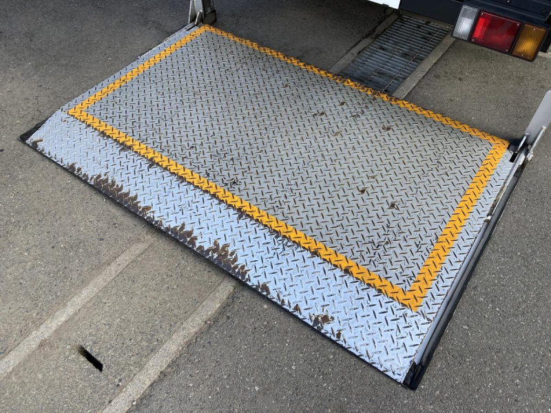 2t積・アルミバン・垂直パワーゲート600kg・総重量5t未満|中古トラックの販売・買取・査定のアイナビ