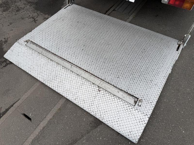 2t積・アルミバン・AT・垂直パワーゲート600kg・ラッシング|中古トラックの販売・買取・査定のアイナビ