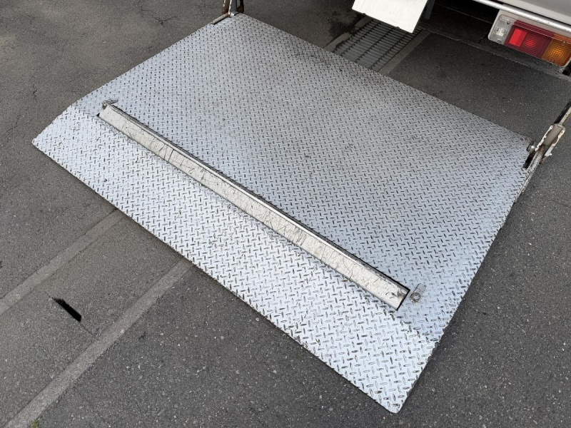 2t積・アルミバン・AT・垂直パワーゲート600kg・ラッシング|中古トラックの販売・買取・査定のアイナビ