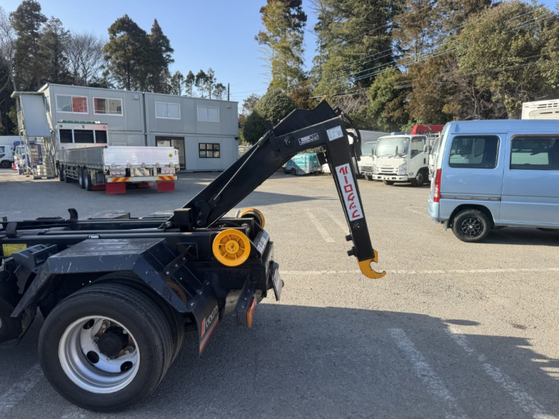 フックロール 箱付き 3.2立米 車検付|中古トラックの販売・買取・査定のアイナビ