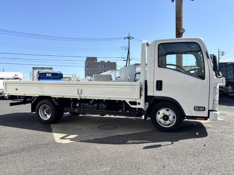 タイタン　標準ロング平ボディー　積載2000kg|中古トラックの販売・買取・査定のアイナビ