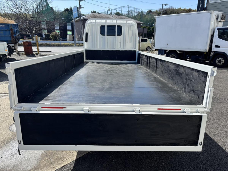 タイタン　標準ロング平ボディー　積載2000kg|中古トラックの販売・買取・査定のアイナビ
