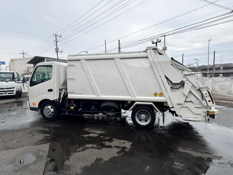 ワイド幅　プレス式パッカー車　新明和製8.4立米|中古トラックの販売・買取・査定のアイナビ