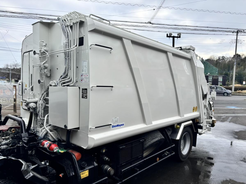 ワイド幅　プレス式パッカー車　新明和製8.4立米|中古トラックの販売・買取・査定のアイナビ