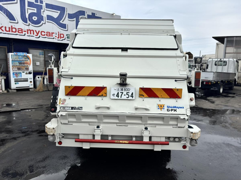 ワイド幅　プレス式パッカー車　新明和製8.4立米|中古トラックの販売・買取・査定のアイナビ