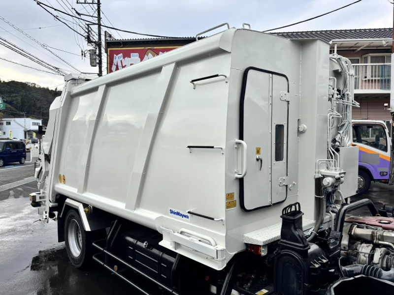 ワイド幅　プレス式パッカー車　新明和製8.4立米|中古トラックの販売・買取・査定のアイナビ
