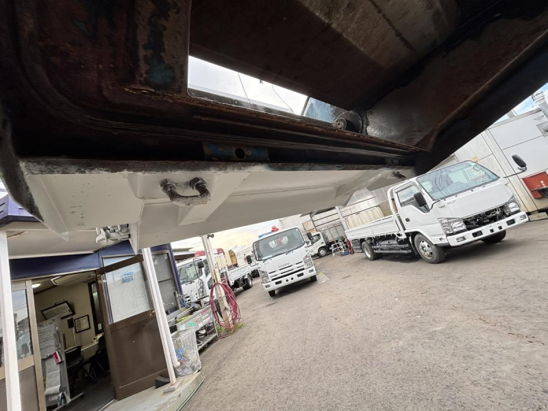 エルフ　巻き込みパッカー車　新明和製5.1立米　積載3000kg|中古トラックの販売・買取・査定のアイナビ
