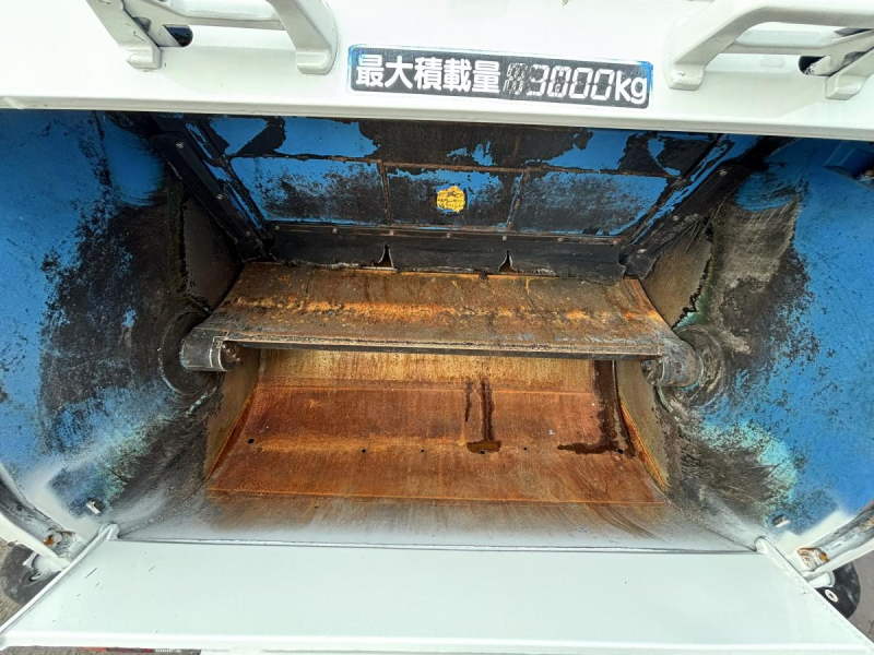エルフ　巻き込みパッカー車　新明和製5.1立米　積載3000kg|中古トラックの販売・買取・査定のアイナビ