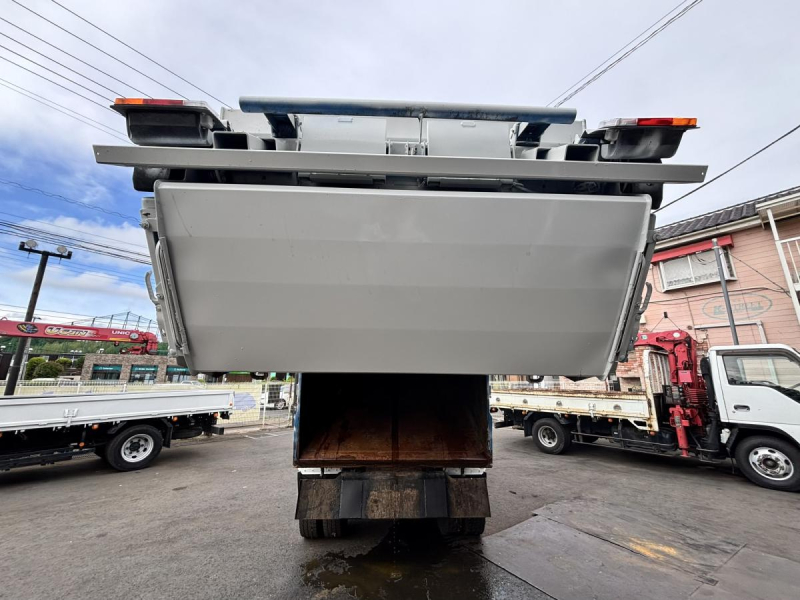 エルフ　巻き込みパッカー車　新明和製5.1立米　積載3000kg|中古トラックの販売・買取・査定のアイナビ