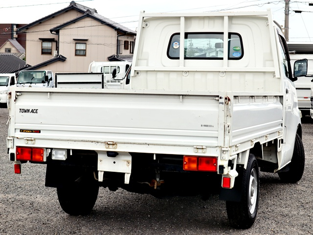 平ボディ　積載800Kg　DX　AT限定　普通免許対応|中古トラックの販売・買取・査定のアイナビ