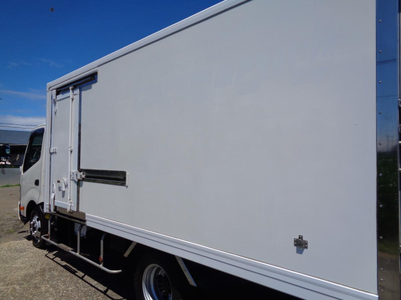 平成27年日野デュトロワイド冷凍車AT車463千 -30℃設定 2層式|中古トラックの販売・買取・査定のアイナビ