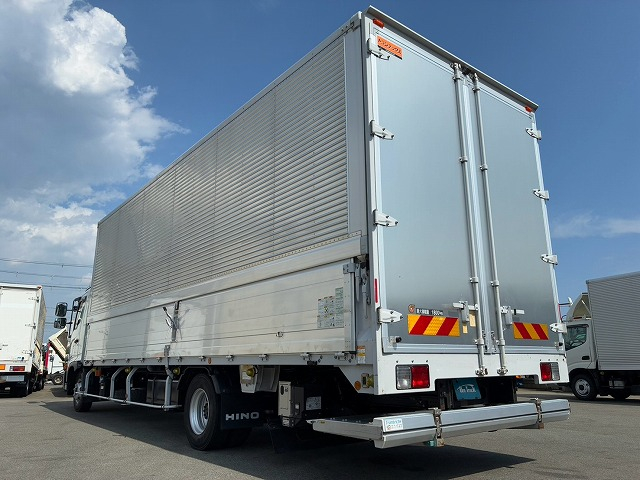 フルキャブ/ベッド付き 7300 ロング  240馬力 6速マニュアル MT|中古トラックの販売・買取・査定のアイナビ