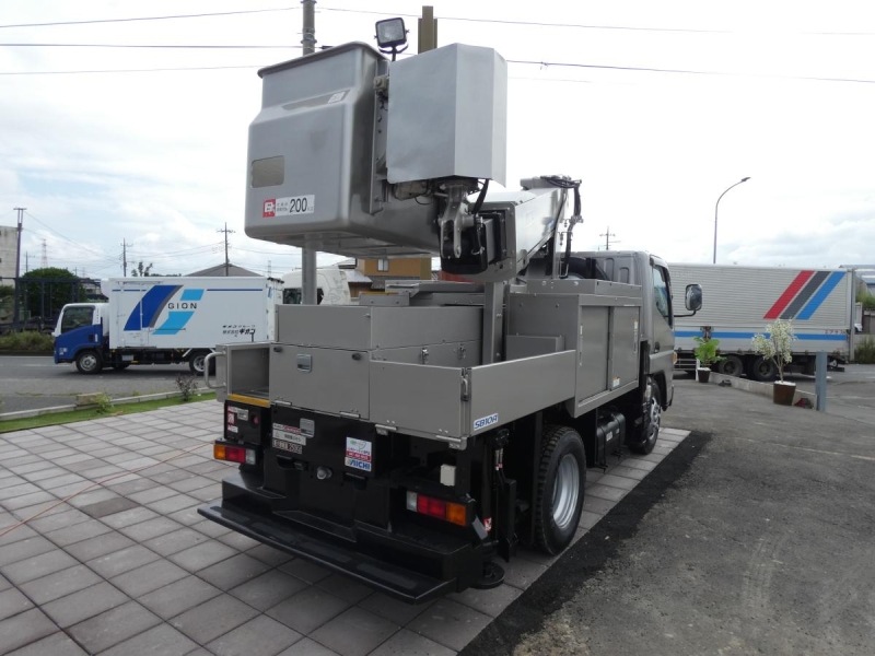 H30 高所作業車　オートマ ETC　電動ミラー　電工仕様9.7m|中古トラックの販売・買取・査定のアイナビ