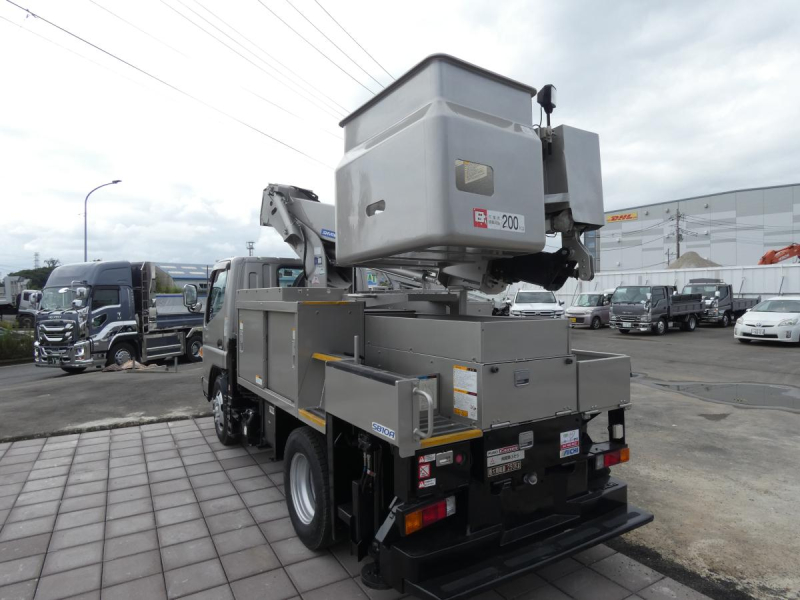 H30 高所作業車　オートマ ETC　電動ミラー　電工仕様9.7m|中古トラックの販売・買取・査定のアイナビ