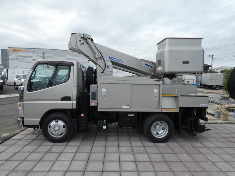 H30 高所作業車　オートマ ETC　電動ミラー　電工仕様9.7m|中古トラックの販売・買取・査定のアイナビ