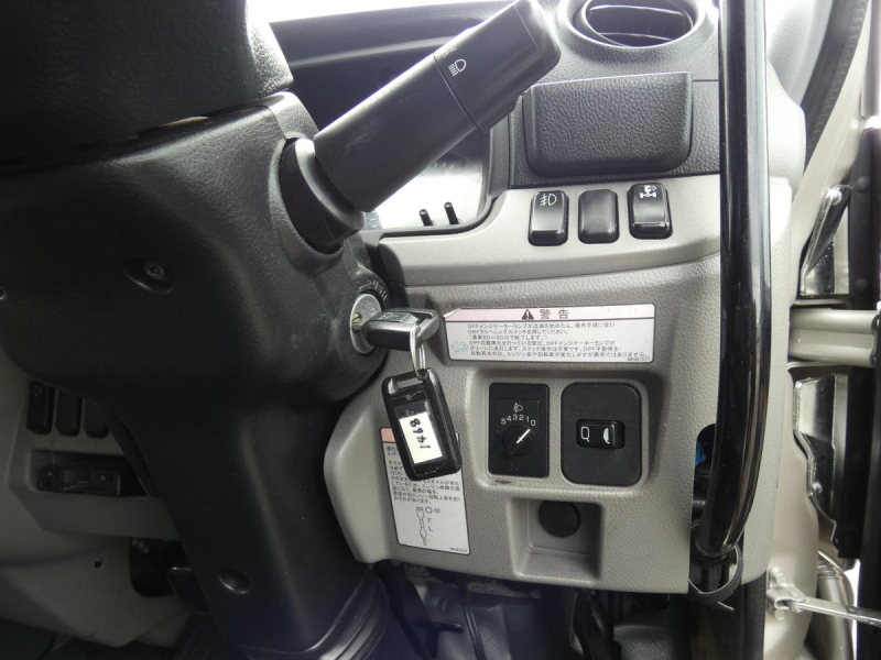 H30 高所作業車　オートマ ETC　電動ミラー　電工仕様9.7m|中古トラックの販売・買取・査定のアイナビ