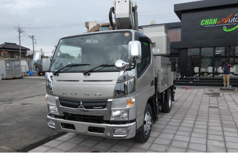 H30 高所作業車　オートマ ETC　電動ミラー　電工仕様9.7m|中古トラックの販売・買取・査定のアイナビ