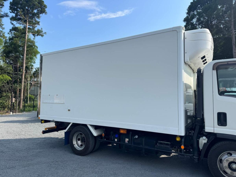 冷蔵冷凍車　ワイドロング　東プレ　XV32HOC-U|中古トラックの販売・買取・査定のアイナビ