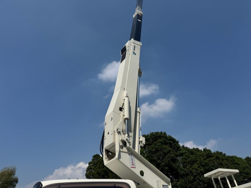 タダノ AT-100TTE　電工仕様　9.9m　絶縁バケット200kg　AT|中古トラックの販売・買取・査定のアイナビ