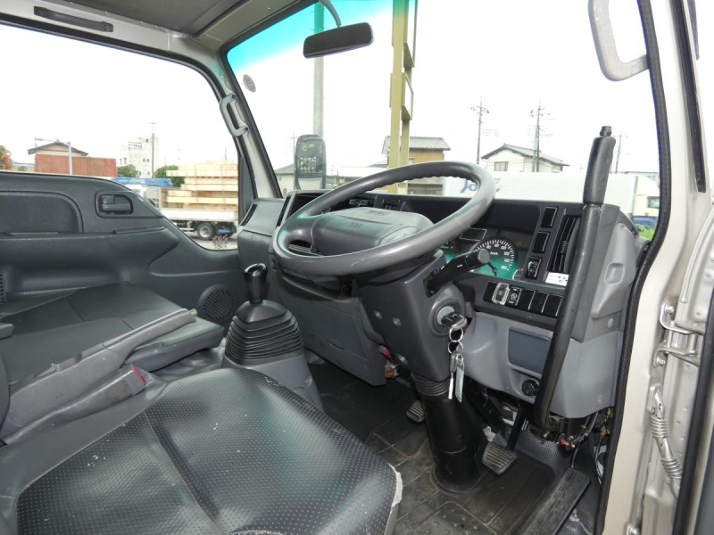 高所作業車　マニュアル6速　260611|中古トラックの販売・買取・査定のアイナビ