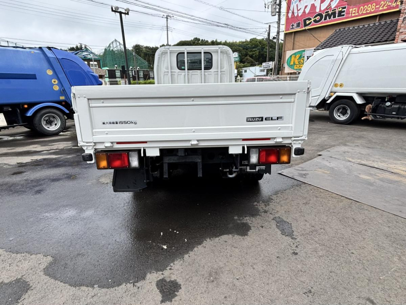 エルフ　10尺平ボディー　積載1.55t　AT車|中古トラックの販売・買取・査定のアイナビ