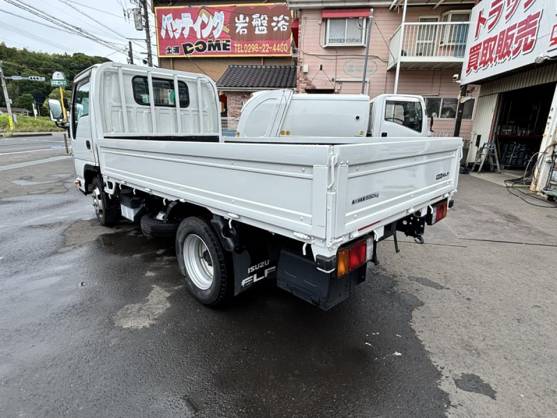 エルフ　10尺平ボディー　積載1.55t　AT車|中古トラックの販売・買取・査定のアイナビ