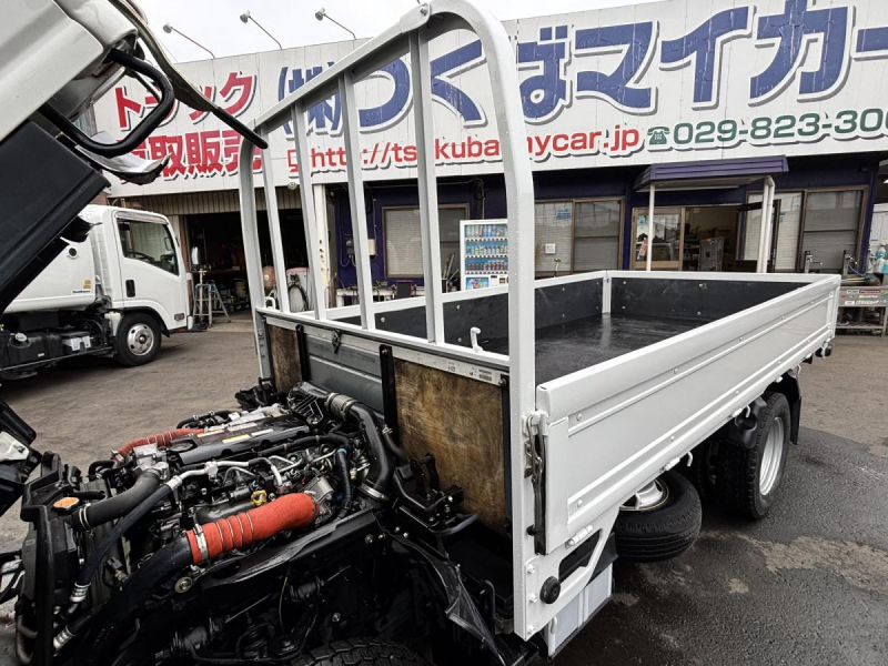 エルフ　10尺平ボディー　積載1.55t　AT車|中古トラックの販売・買取・査定のアイナビ