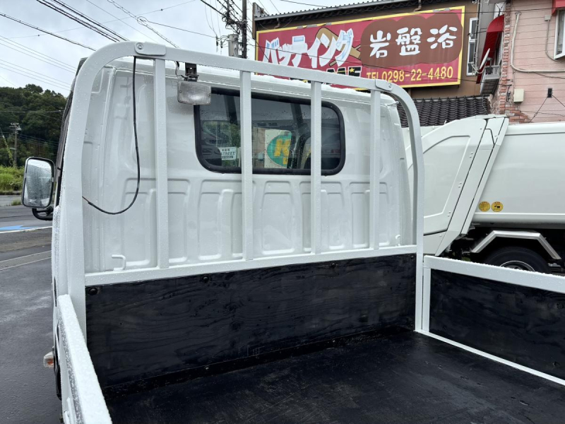 タイタン　10尺平ボディー　積載1.5t　AT車|中古トラックの販売・買取・査定のアイナビ
