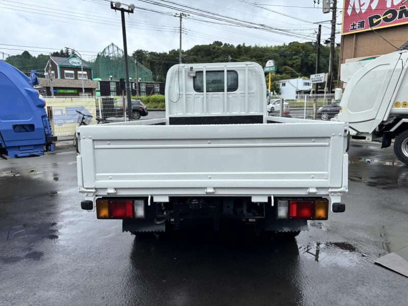 タイタン　10尺平ボディー　積載1.5t　AT車|中古トラックの販売・買取・査定のアイナビ