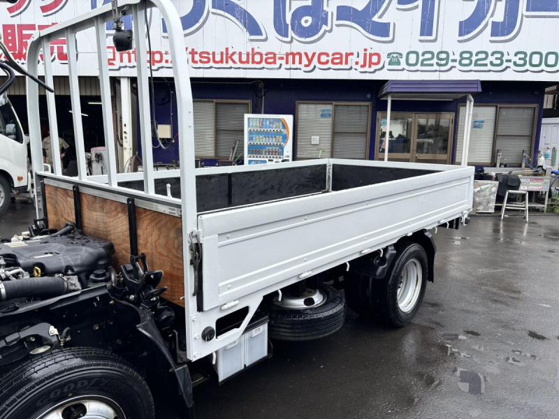 タイタン　10尺平ボディー　積載1.5t　AT車|中古トラックの販売・買取・査定のアイナビ