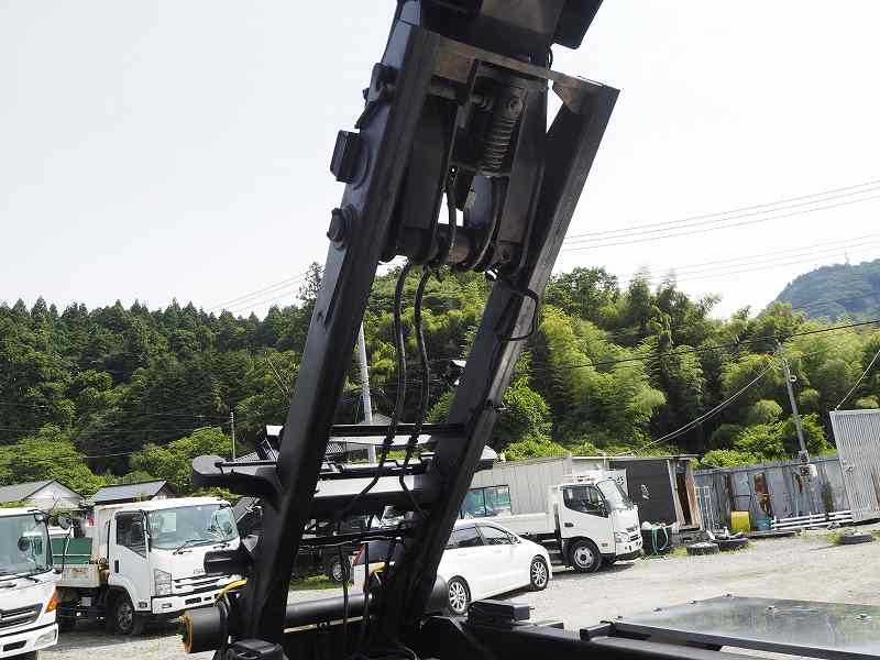 UDトラックス クオン 2デフ 22t アームロール 410馬力|中古トラックの販売・買取・査定のアイナビ