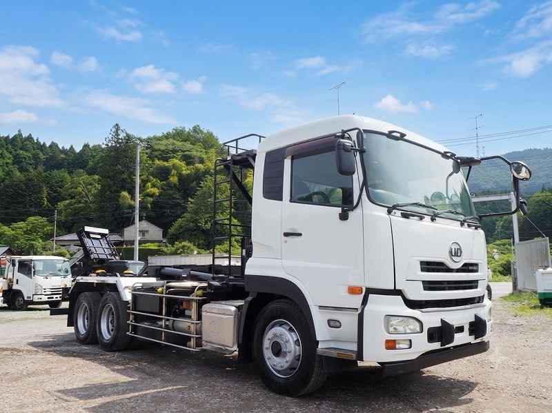 UDトラックス クオン 2デフ 22t アームロール 410馬力|中古トラックの販売・買取・査定のアイナビ
