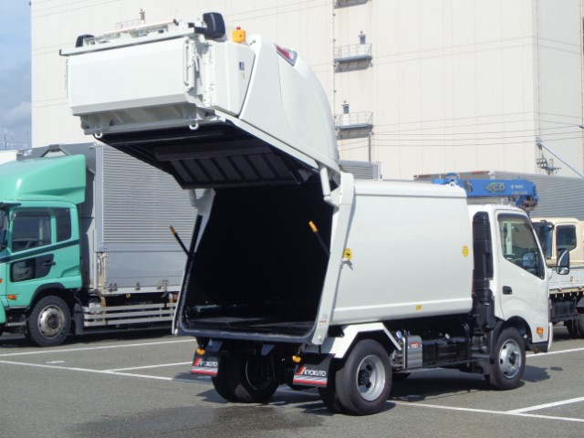 R7　日野デュトロ　プレス式塵芥車6.9立米　未使用車|中古トラックの販売・買取・査定のアイナビ