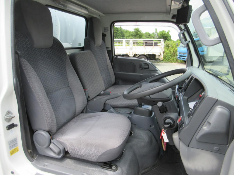 AT　4WD　保冷バン　エルフ　5トン未満　積載1450Kg|中古トラックの販売・買取・査定のアイナビ